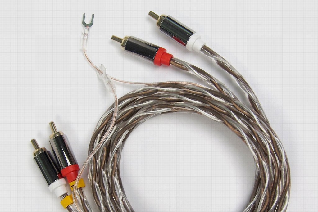 Dh labs st100 speaker cable. 1m. направленный провод. межблочный кабель momo 5мет. направленный провод.