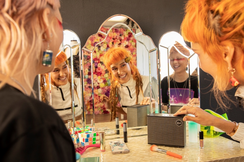 02 - Klipsch H Groove.jpg