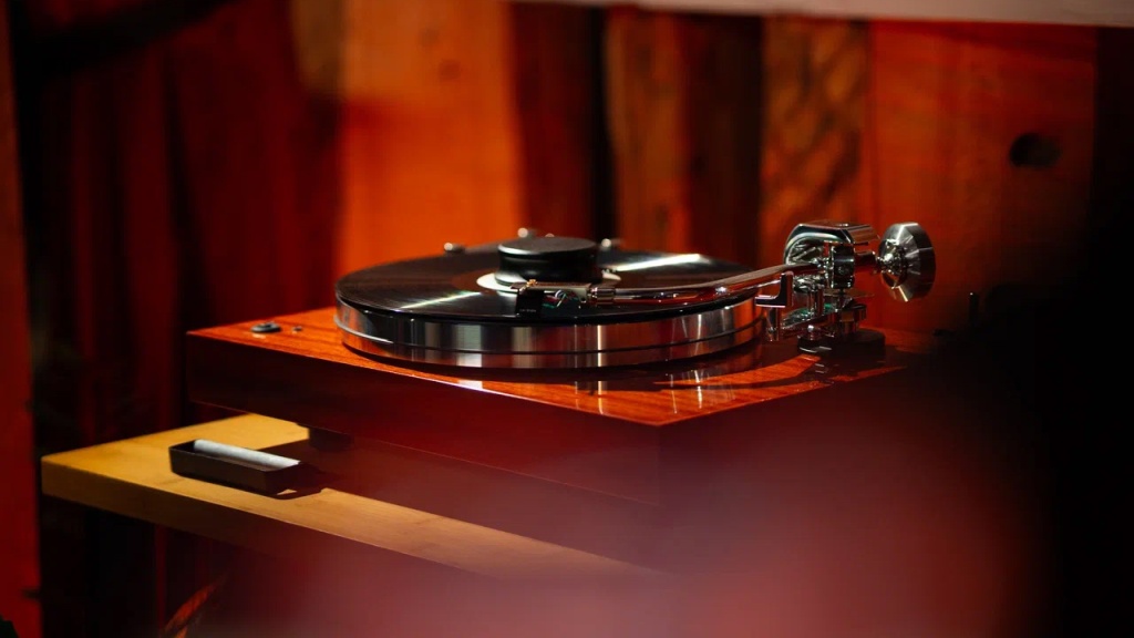 01 Vinyl Academy (main).jpg