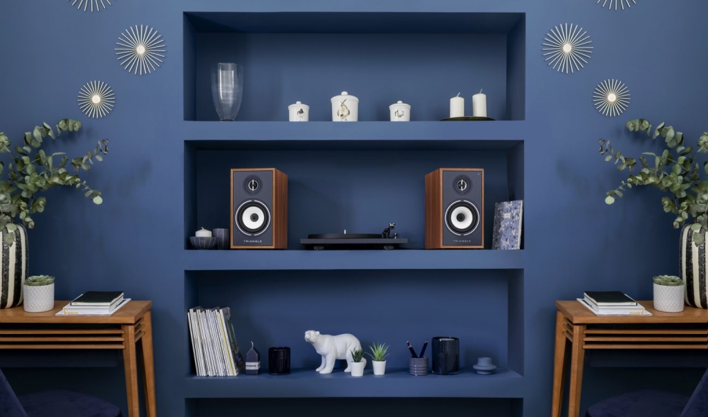 MAIN triangle_borea-connect_pictures_lifestyle_10_blue-1536x904.jpg