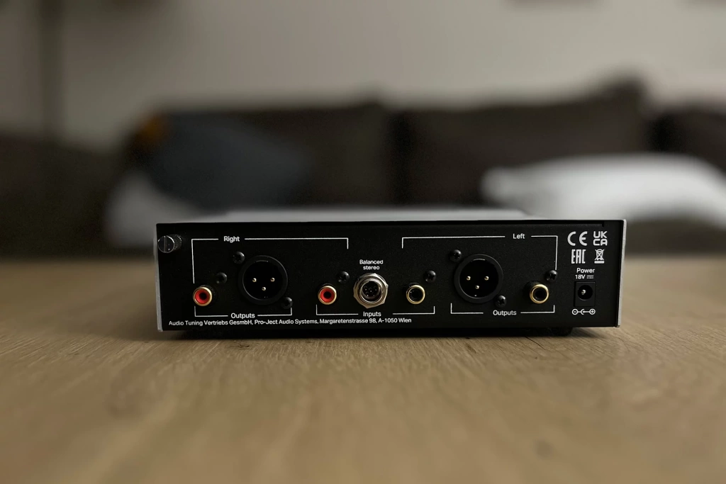 02 Pro-Ject Phono Box S3 B FA.jpg