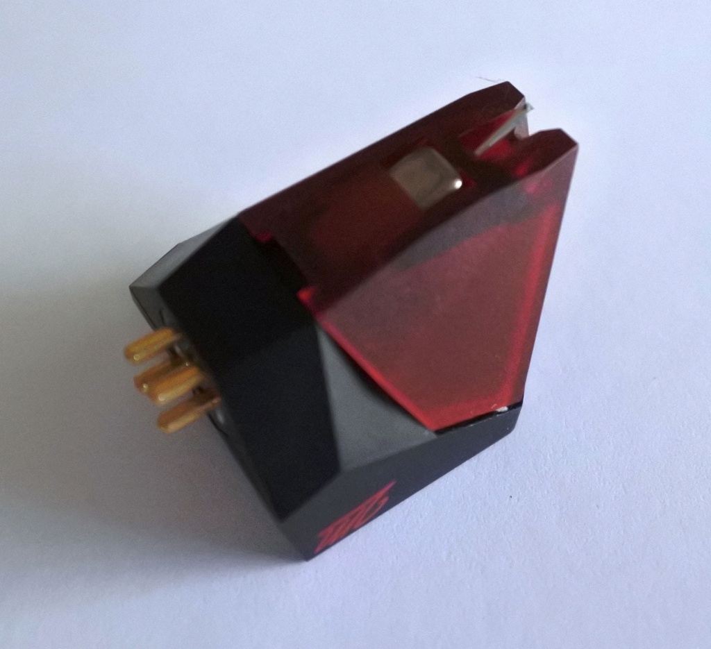 02 Ortofon 2M Red OnMag.JPG