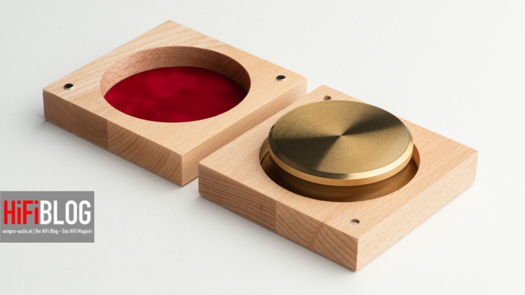 01 Pro-Ject Record Puck Classic Brass SA (main).jpg