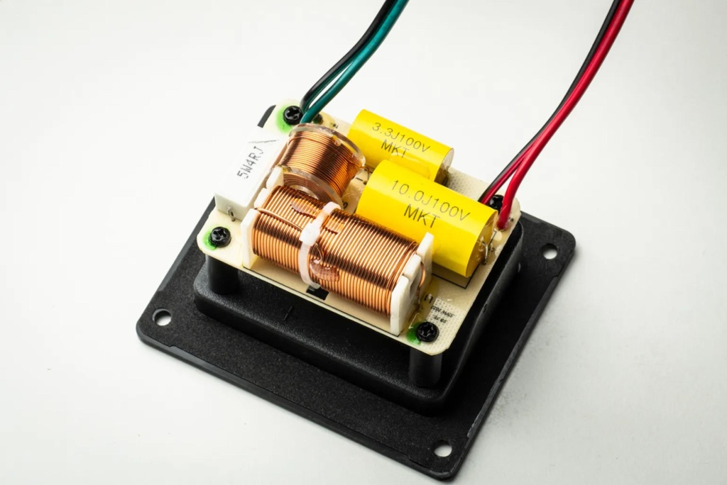 03 Pro-Ject Speaker Box 12 E Carbon в РФ.jpg