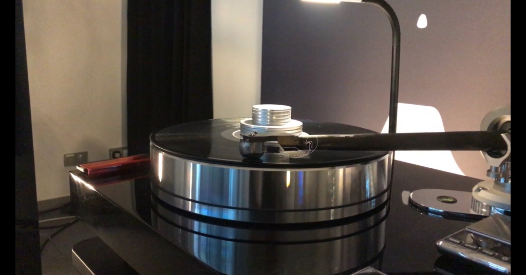 Ortofon High End demo room 1.jpg
