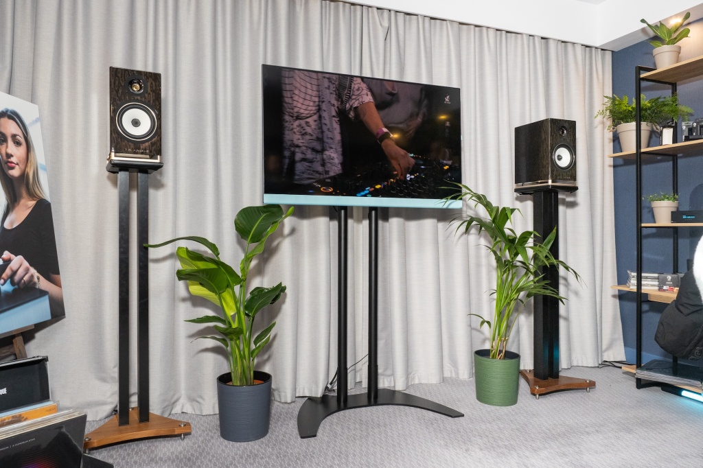 02 OVERTON x Академия Винила Audio Summit 2025.jpg