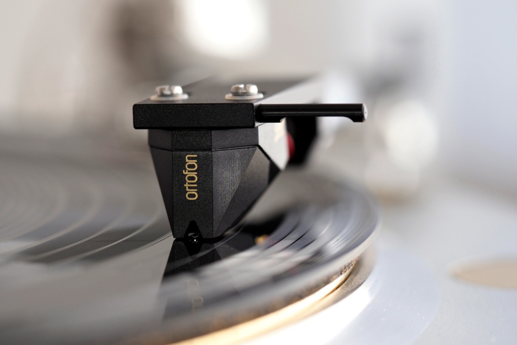 03 Ortofon 2M Black The Audio Tailor.jpg