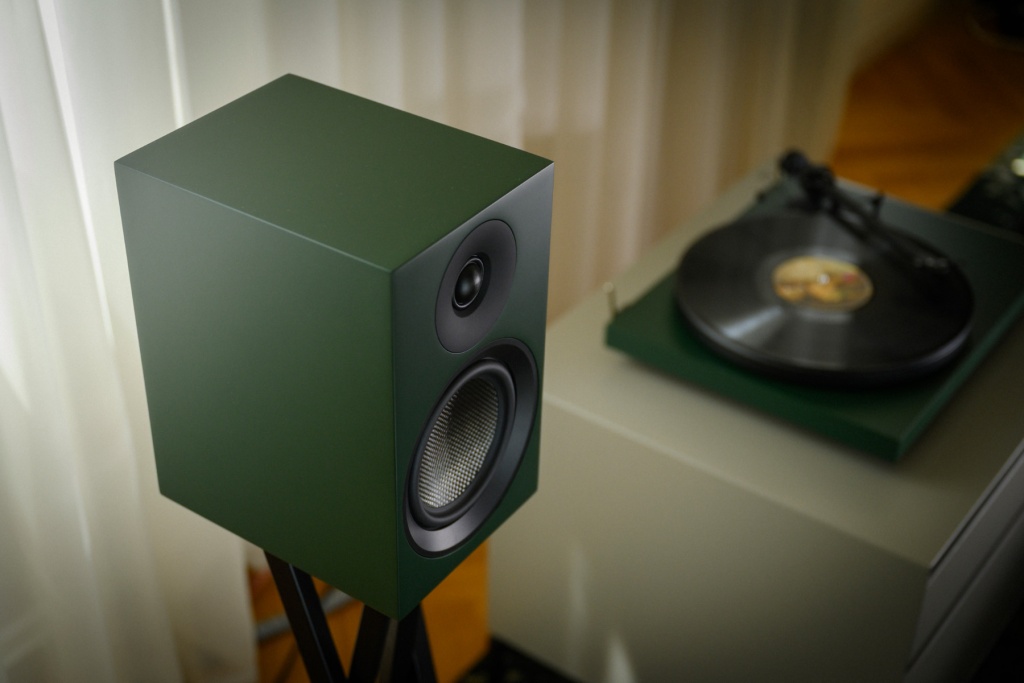 04 Pro-Ject Colourful Audio System E HiFi Choice.jpg