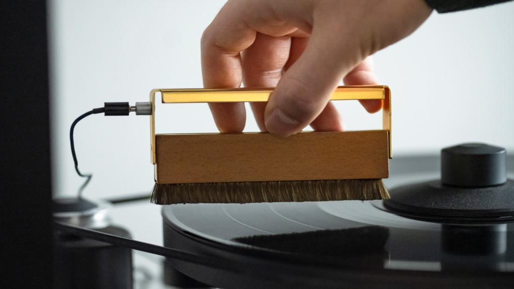 01 Brush it Premium (Main).jpg