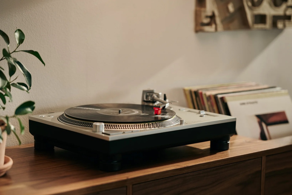 05 MC Quintet Red.jpg