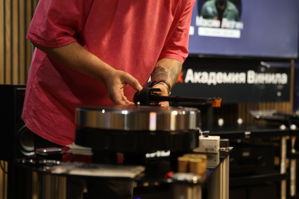 01 Vinyl Academy Novosib (main).jpg 01 Vinyl Academy Novosib (main).jpg