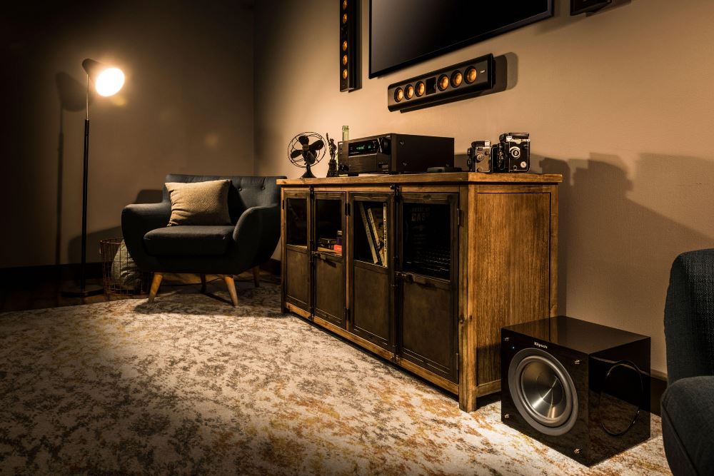 Klipsch_C-Series_Subs_C-308ASWi_lifestyle_03.jpg