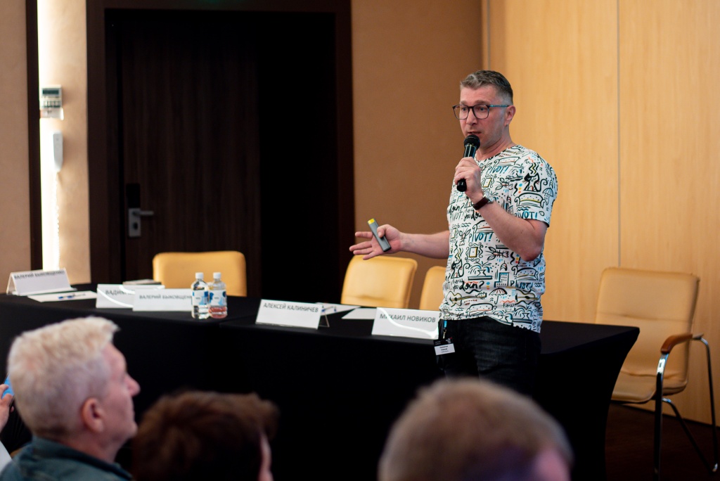 01 Vinyl Academy 2023 Main.jpg