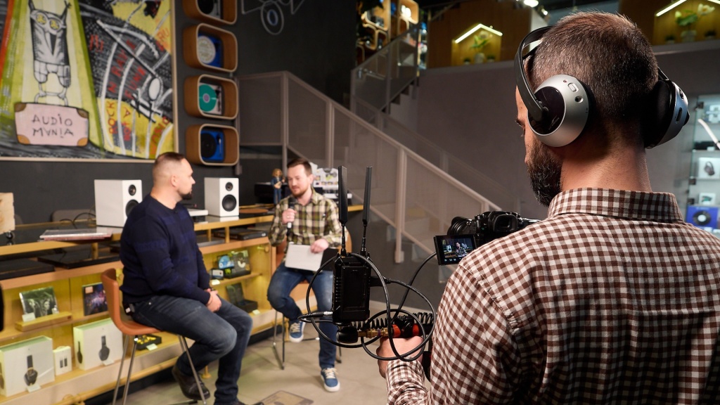 01 Vinyl Academy Online (main).jpg