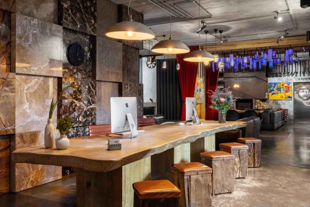 01 Vinyl's Academy place (main) .jpg