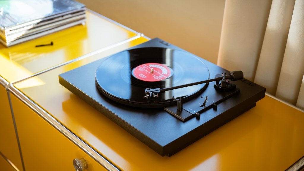 01 Pro-Ject A1.2 (main).jpg
