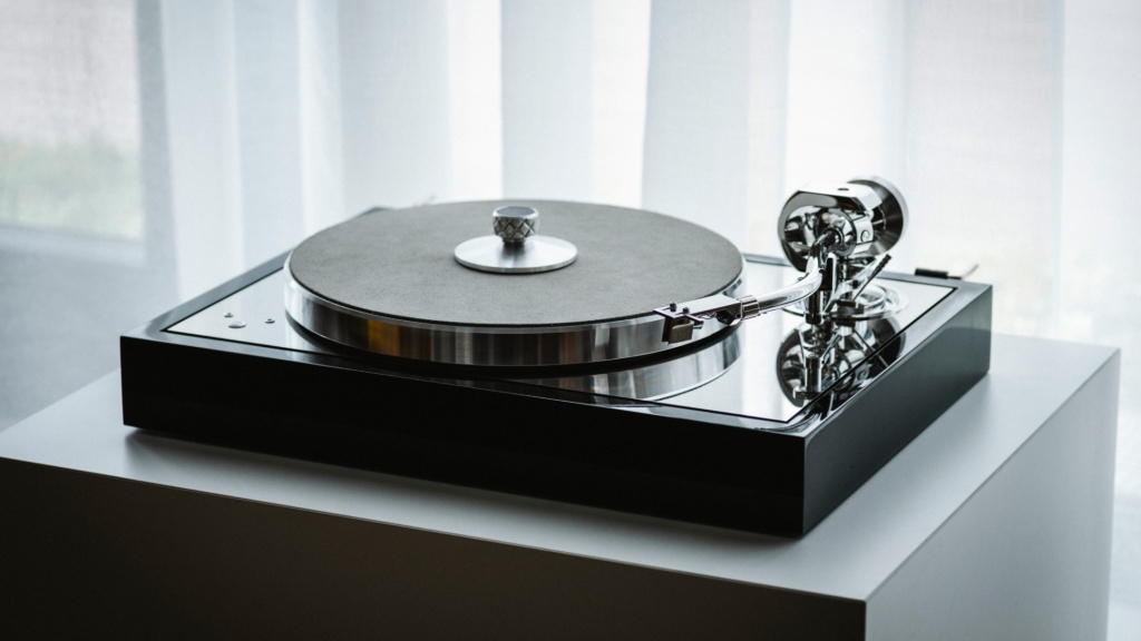 01 Pro-Ject The Classic Reference в России (main).jpg