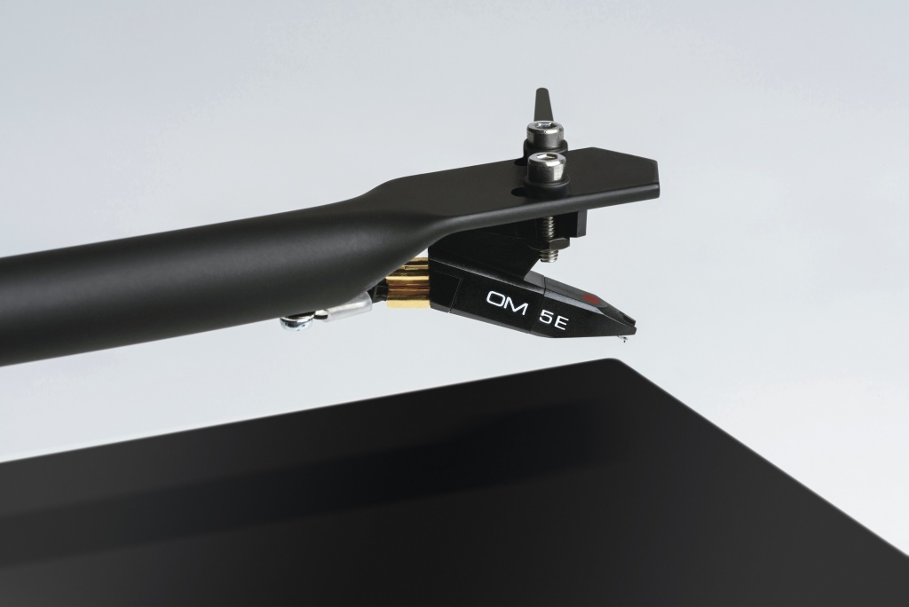 1_Proigryvatel_Pro_Ject_T1_kartridzh_Ortofon.jpg